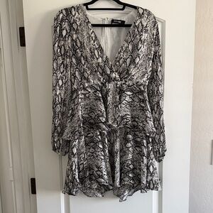 Boohoo Monochrome Snake Print V-Neck Dress